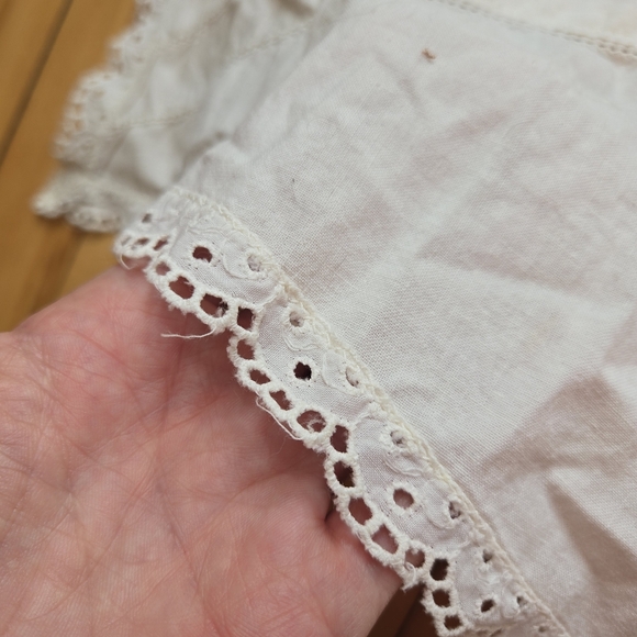 Vintage/antique Eyelet Apron - Picture 4 of 5